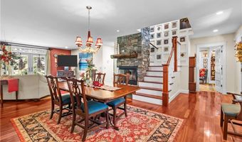 93 Kickemuit Ave, Bristol, RI 02809