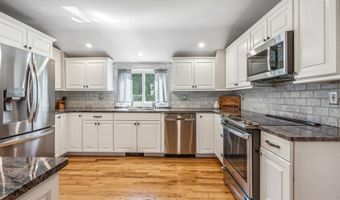 24 Bayview Pl, Amityville, NY 11701