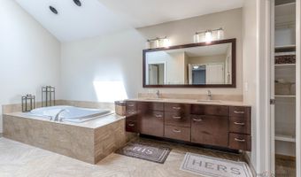 1801 N Dover Ct, Arlington Heights, IL 60004