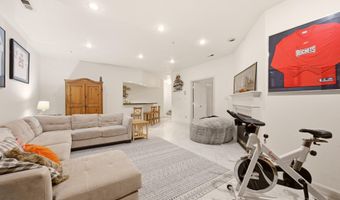 5803 MADAKET Rd, Bethesda, MD 20816