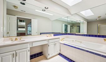 8201 HECTIC HILL Ln, Rockville, MD 20854