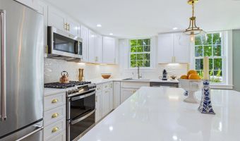1059 Washington St, Bath, ME 04530