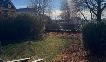 70 Ford Pl, Bridgeport, CT 06610