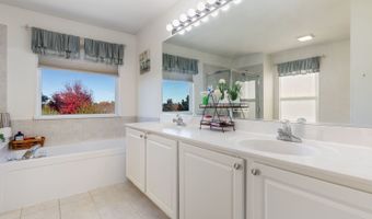 9 Lake Plumleigh Ct, Algonquin, IL 60102