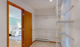 40 Phenix Ridge Dr, Cranston, RI 02921