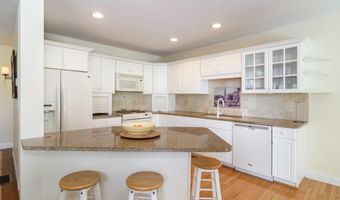 12 Sea Knoll Ct 12, Bourne, MA 02532