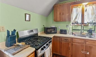 66 Earl Ave, East Providence, RI 02915
