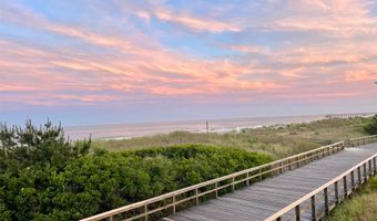 73 E 25th St, Avalon, NJ 08202