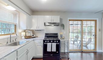 1044 Ellsworth Dr, Akron, OH 44313