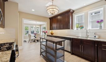 215 W Fremont St, Arlington Heights, IL 60004