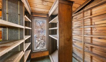 584 Apple Dr, Akron, OH 44319