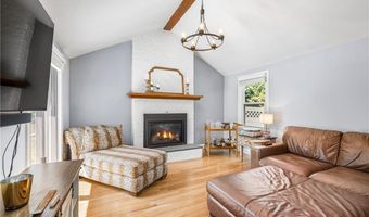 64 Dean St, Cranston, RI 02920