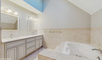 1838 N Windsor Dr, Arlington Heights, IL 60004