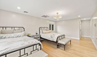 20 Algonquin Cir, Airmont, NY 10952