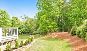 62 Applewood Ln, Acworth, GA 30101