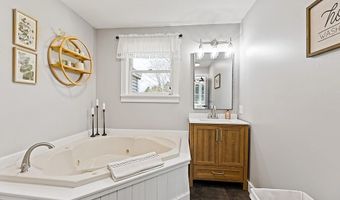 816 Riverside Dr, Augusta, ME 04330