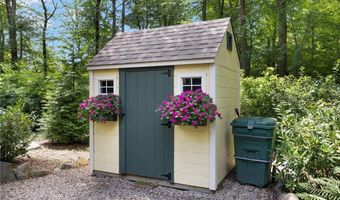 96 Steamboat St, Jamestown, RI 02835