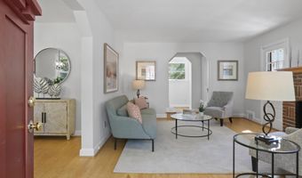 2323 N BURLINGTON St, Arlington, VA 22207