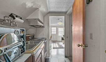 74 Valley Rd, Middletown, RI 02842