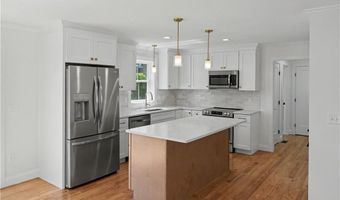 18 Tacoma St, Cranston, RI 02920