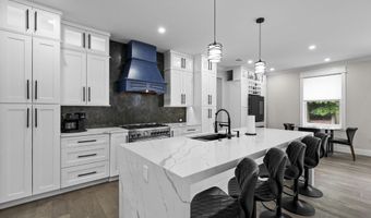 129 Magnolia Ln, Middletown, NJ 07748