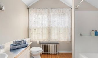 141 Coggeshall Ave, Newport, RI 02840