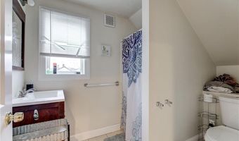 23 Stockholm St 2, Newport, RI 02840