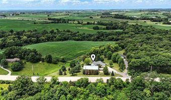 5709 Oak Crest Hill Rd SE, Riverside, IA 52327