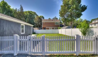 33 Spruce Ln, Bristol, RI 02809