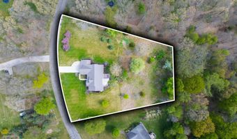 5730 Summerset Woods Dr, Alto, MI 49302