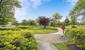 6631 WAKEFIELD Dr 319, Alexandria, VA 22307