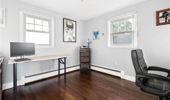 41 Yeoman Ave, Cranston, RI 02920