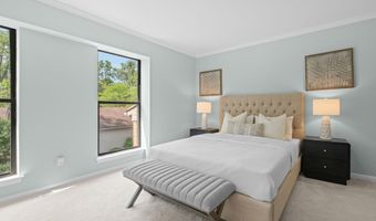 2250 Rivenoak Ct, Ann Arbor, MI 48103