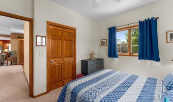 608 N Riverwood Cir, Brandon, SD 57005