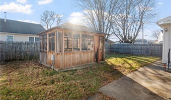 86 Sherwood St, Cranston, RI 02920