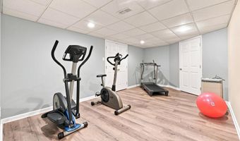 637 CHATSWORTH Dr, Ambler, PA 19002