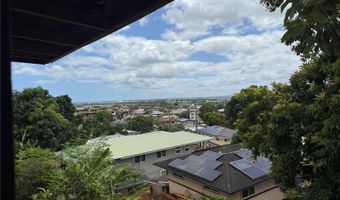 1358 Wanaka St, Honolulu, HI 96818