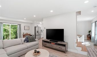 72 Wilbur Rd, Lincoln, RI 02865