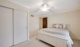 114 Breezeview Dr, Ballwin, MO 63021