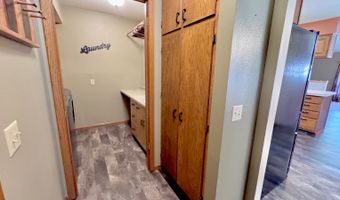 209 10th Ave NW, Bowman, ND 58623