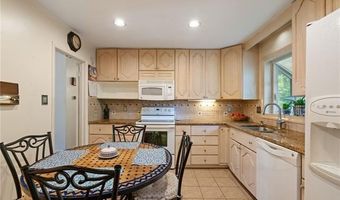8502 WOODBINE Ln, Annandale, VA 22003