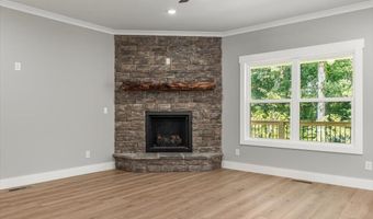 305 Shadows Lawn Dr, Athens, TN 37303