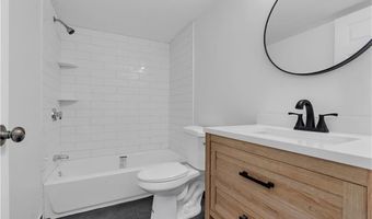 78 School St, North Smithfield, RI 02876