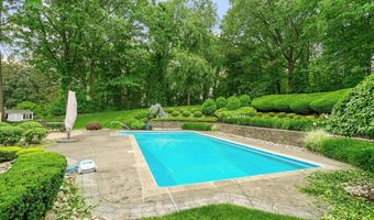 17 Greyledge Dr, Albany, NY 12211
