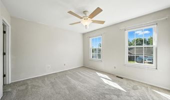 1043 Oakwood Farms Ln, Ballwin, MO 63021