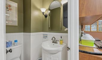 721 E River Rd, Anoka, MN 55303