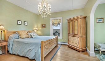 287 Gibbs Ave, Newport, RI 02840
