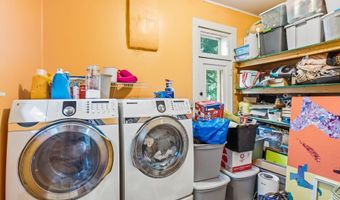 527 E High St, Ashley, OH 43003