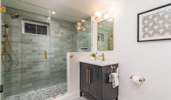 8 Kerins Ter, Newport, RI 02840