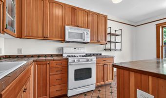 19 Gresham St, Ashland, OR 97520